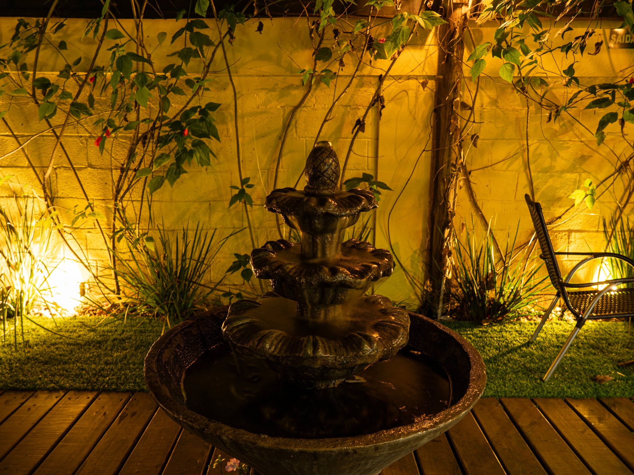 Chafariz da Kûara iluminado à noite